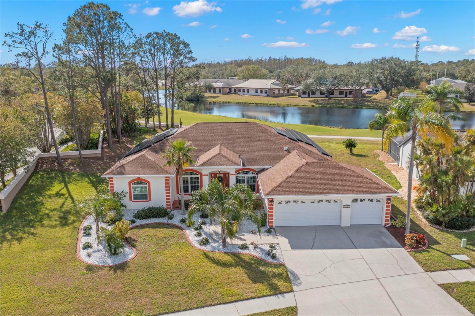 Photo one of 3702 Gaviota Dr Ruskin FL 33573 | MLS TB8335804