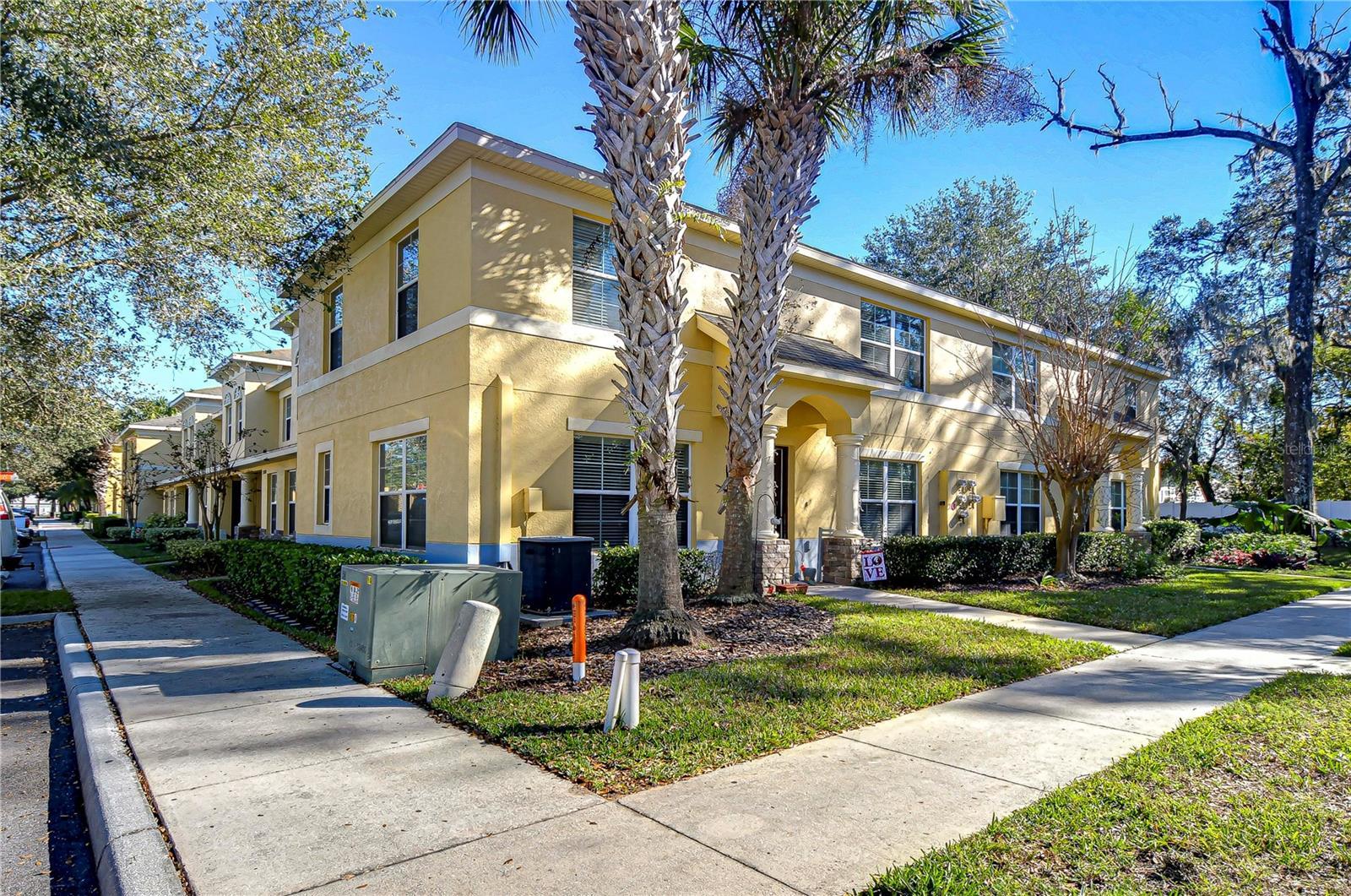 Photo one of 37650 Aaralyn Rd Zephyrhills FL 33542 | MLS TB8336452