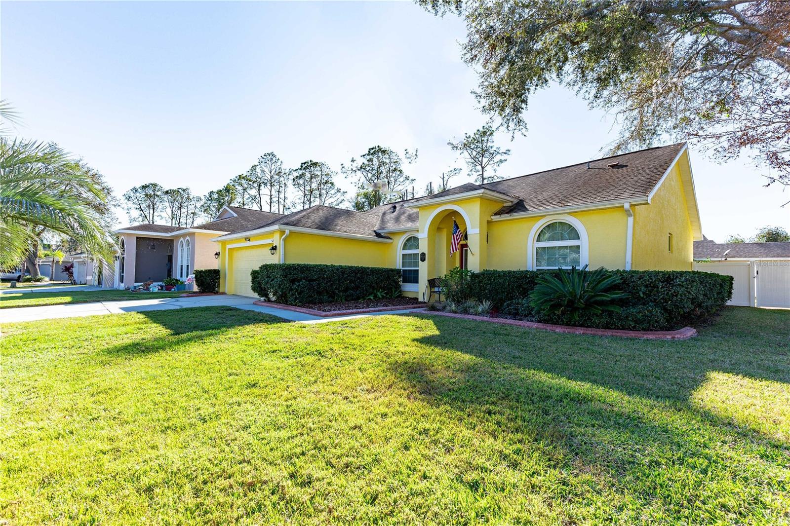 Photo one of 5215 New Brittany Ln Zephyrhills FL 33541 | MLS TB8337538