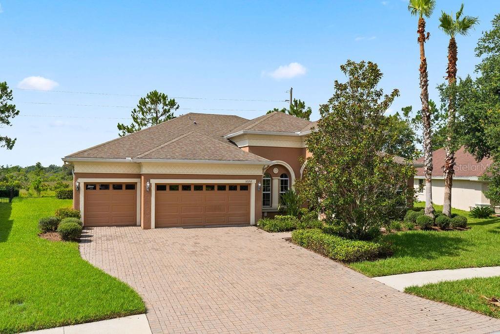 Photo one of 32202 Summerglade Dr Wesley Chapel FL 33545 | MLS TB8338930