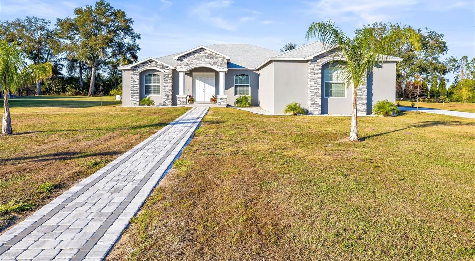 Photo one of 10920 Flint Estates Dr Thonotosassa FL 33592 | MLS TB8339553
