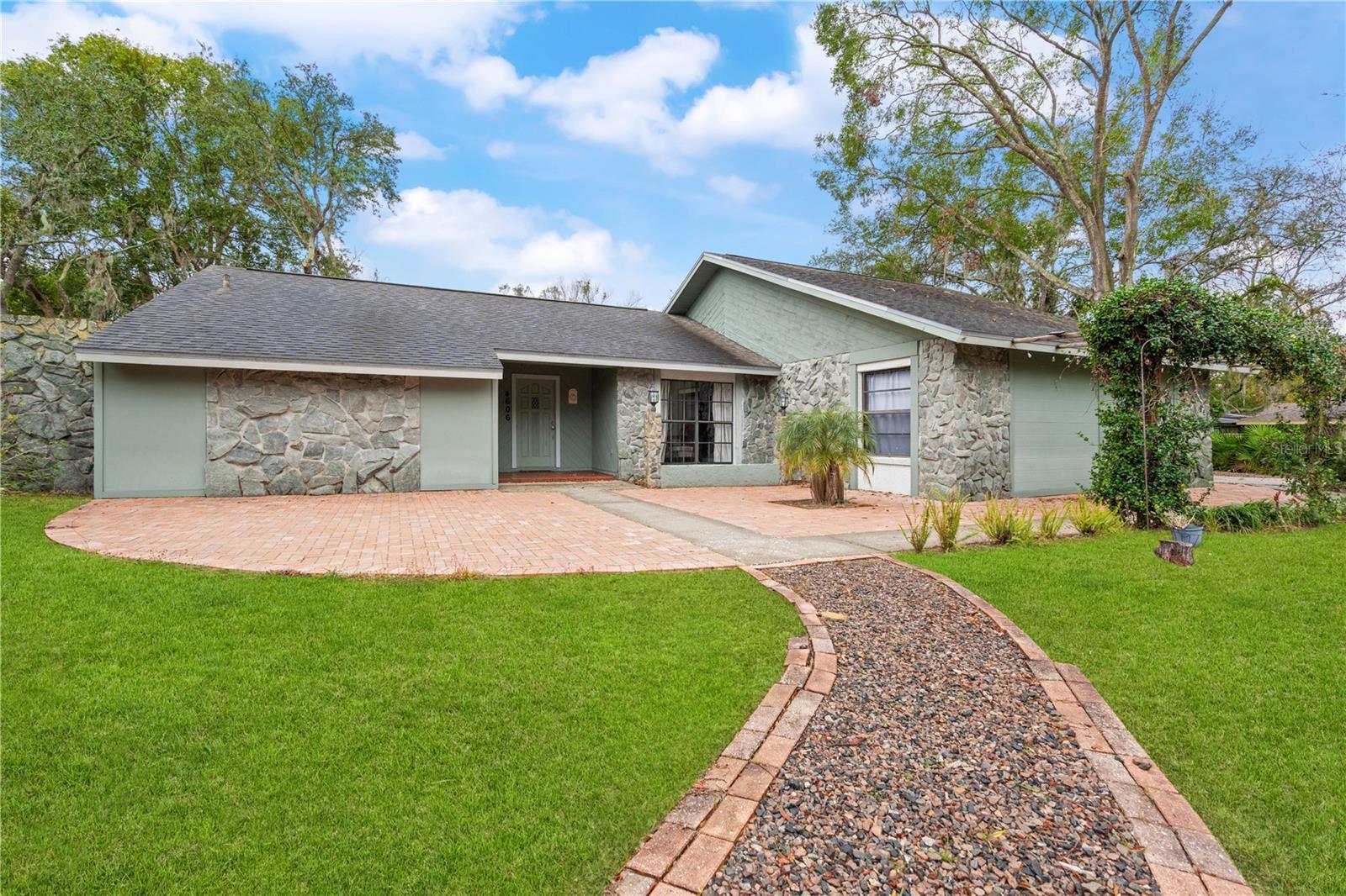 Photo one of 4606 Ridgecliff Dr Brandon FL 33511 | MLS TB8341475