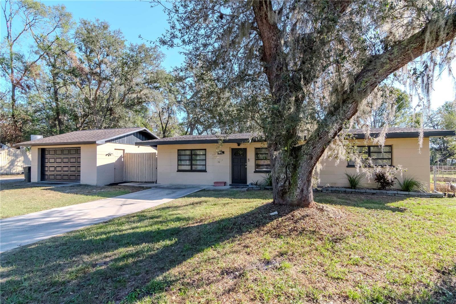 Photo one of 38214 Jendral Ave Zephyrhills FL 33542 | MLS TB8342266