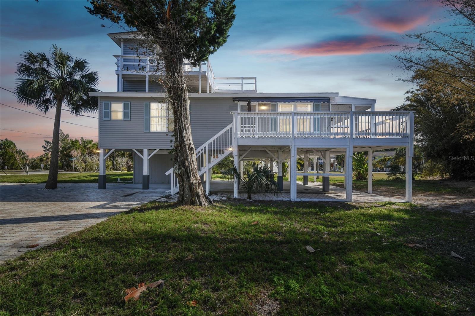 Photo one of 3476 Tidewater Dr Weeki Wachee FL 34607 | MLS TB8344314