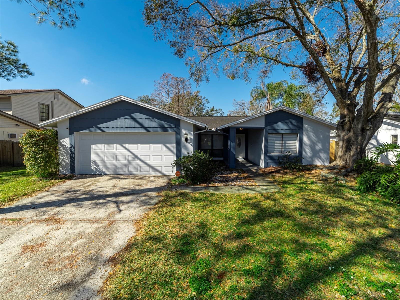 Photo one of 15716 Country Lake Dr Tampa FL 33624 | MLS TB8345768