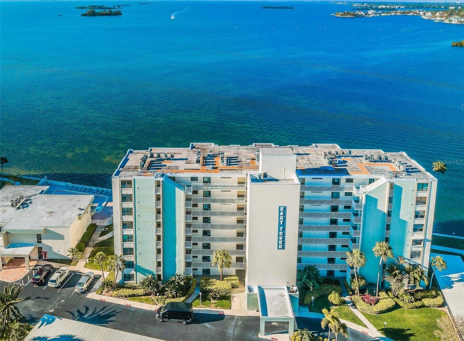 Photo one of 300 Woodette Dr # 202B Dunedin FL 34698 | MLS U8252850