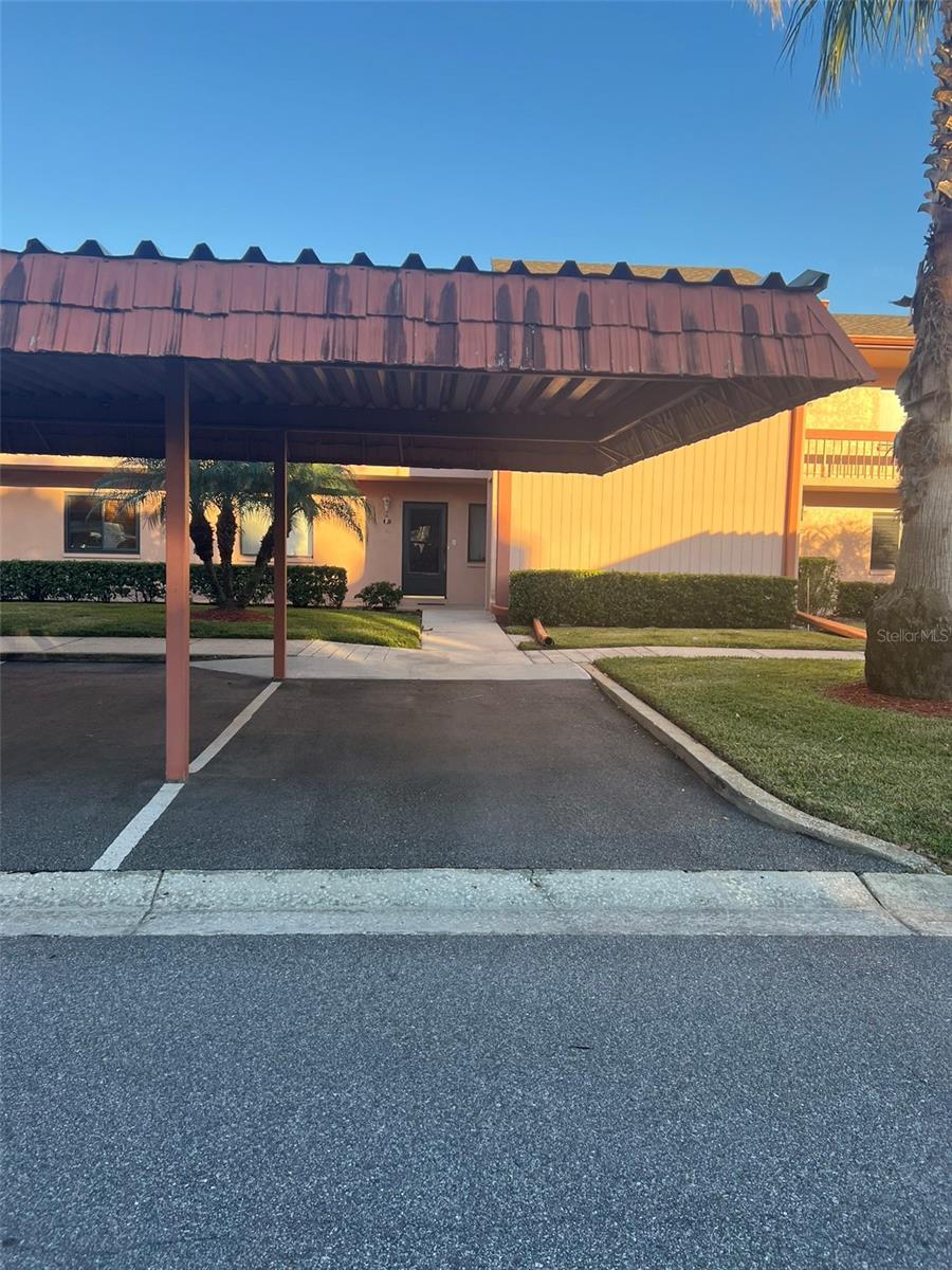 Photo one of 108 Lakeside Dr Oldsmar FL 34677 | MLS W7871839