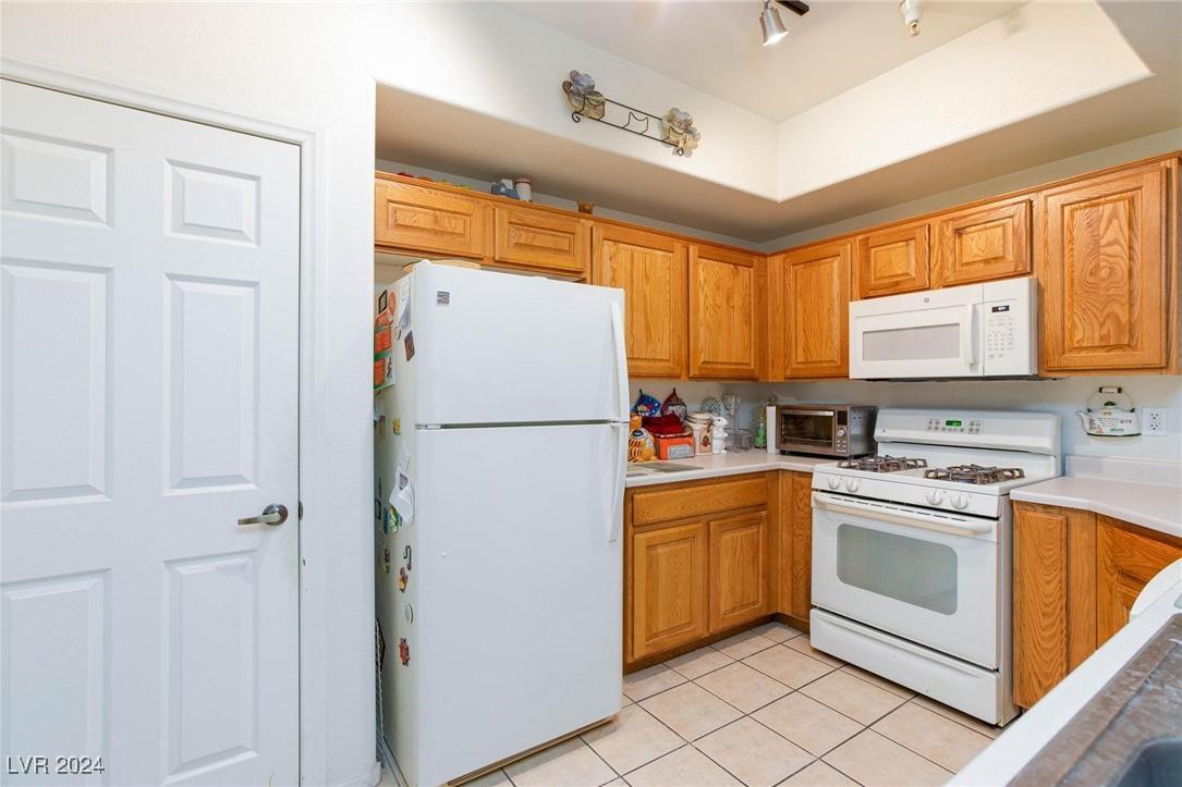 Photo one of 5855 Valley Dr # 1028 North Las Vegas NV 89031 | MLS 2617253