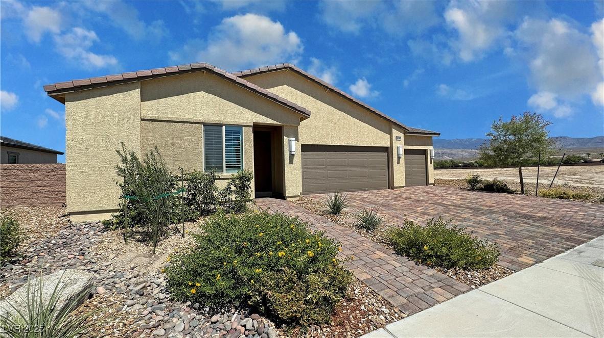 Photo one of 5528 Eleganza Ave Pahrump NV 89061 | MLS 2659790