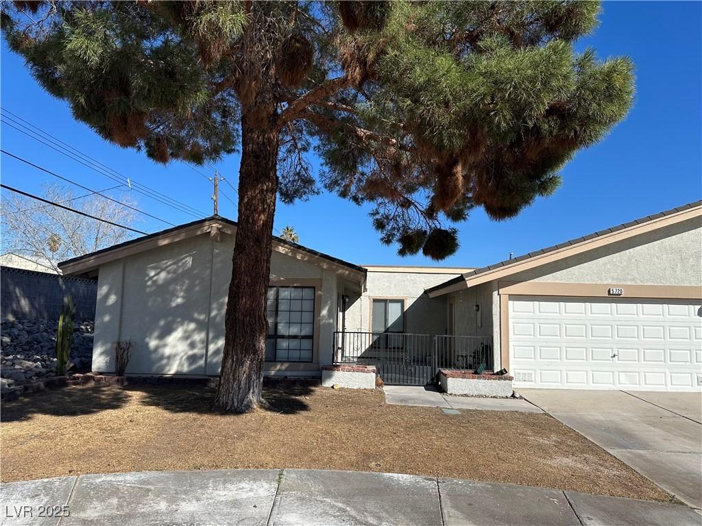 Photo one of 5720 Goldmount Ave Las Vegas NV 89107 | MLS 2664563