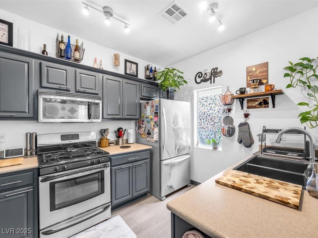 Photo one of 6324 Desert Leaf St # 3 North Las Vegas NV 89081 | MLS 2679540