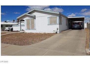 Charming home with a spacious driveway and covered parking at 1290 Dalene Ave, Henderson, NV 89002