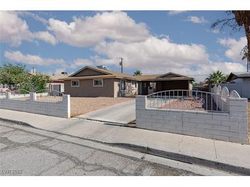 Cozy single-story home featuring a large front yard and covered parking area at 922 Westminster Ave, Las Vegas, NV 89119