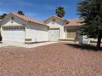 One-story house with attached garage and desert landscaping at 118 Queenswreath Dr, North Las Vegas, NV 89031