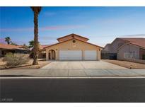 Charming single Gathering home with a huge 2 car garage and manicured landscaping at 2111 River City Dr, Laughlin, NV 89029